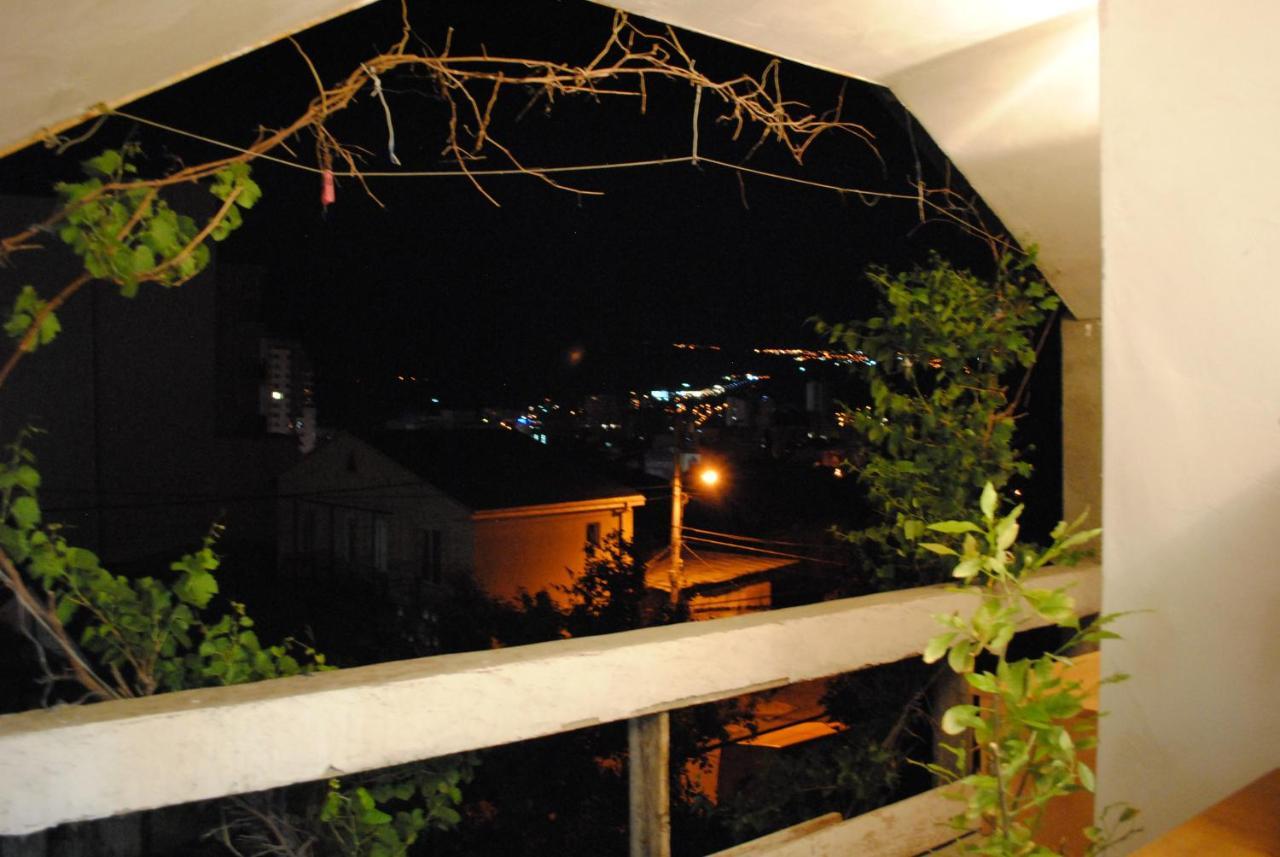 Family Guesthouse - Macharashvili ティビリシ エクステリア 写真